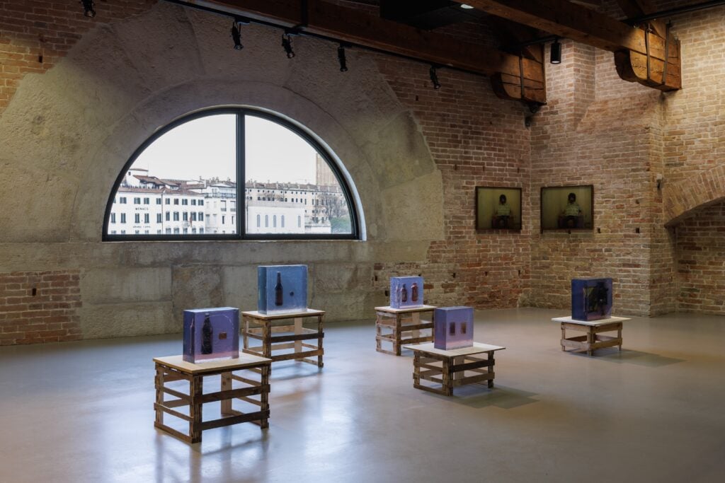 Paulo Nazareth, Algebra, installation view a Punta della Dogana, Venezia, 2026. Photo Jacopo Salvi