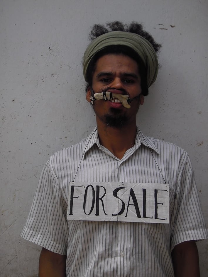 Paulo Nazareth, Sem t&iacute;tulo, da s&eacute;rie Para Venda, 2011, Pinault Collection &copy; Paulo Nazareth