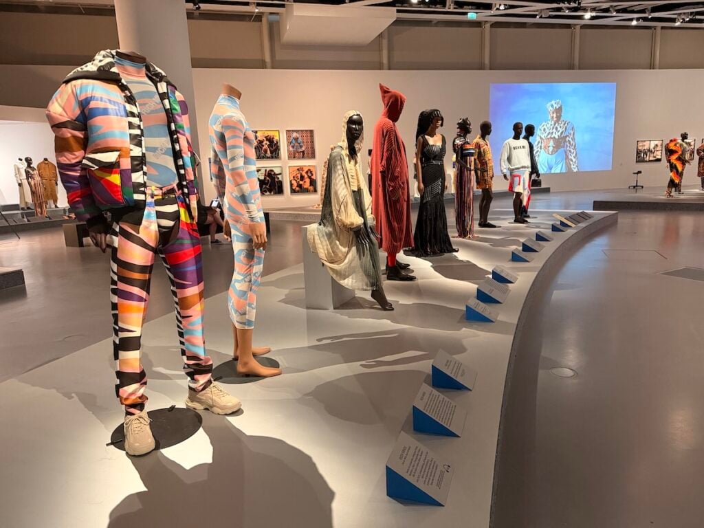 Africa Fashion, Musée Quai Branly, Parigi. Ph: Dario Bragaglia