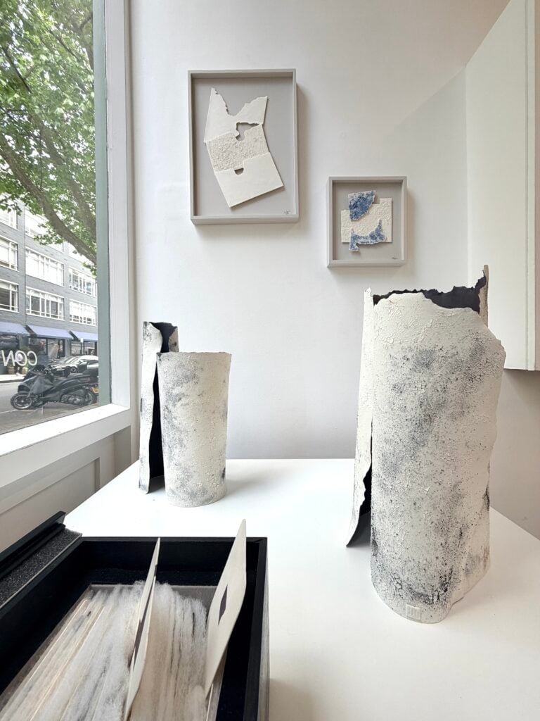 Contemporary Perspectives on Italian Ceramics, Avant Craft, London Craft Week - LWC, Londra, Installation view ph Amalia di Lanno
