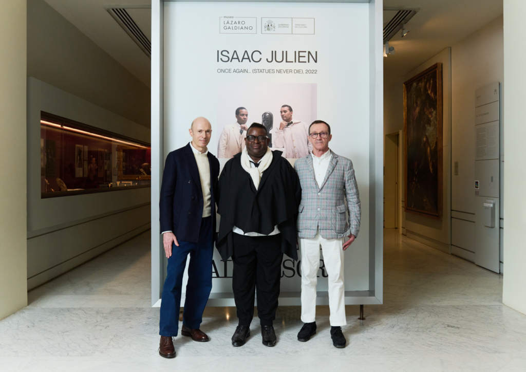 Gabriel Calparsoro con Isaac Julien e Jos&eacute; Gorritxo alla presentazione della Fundaci&oacute;n Calparsoro. Ph: Santiago Herranz