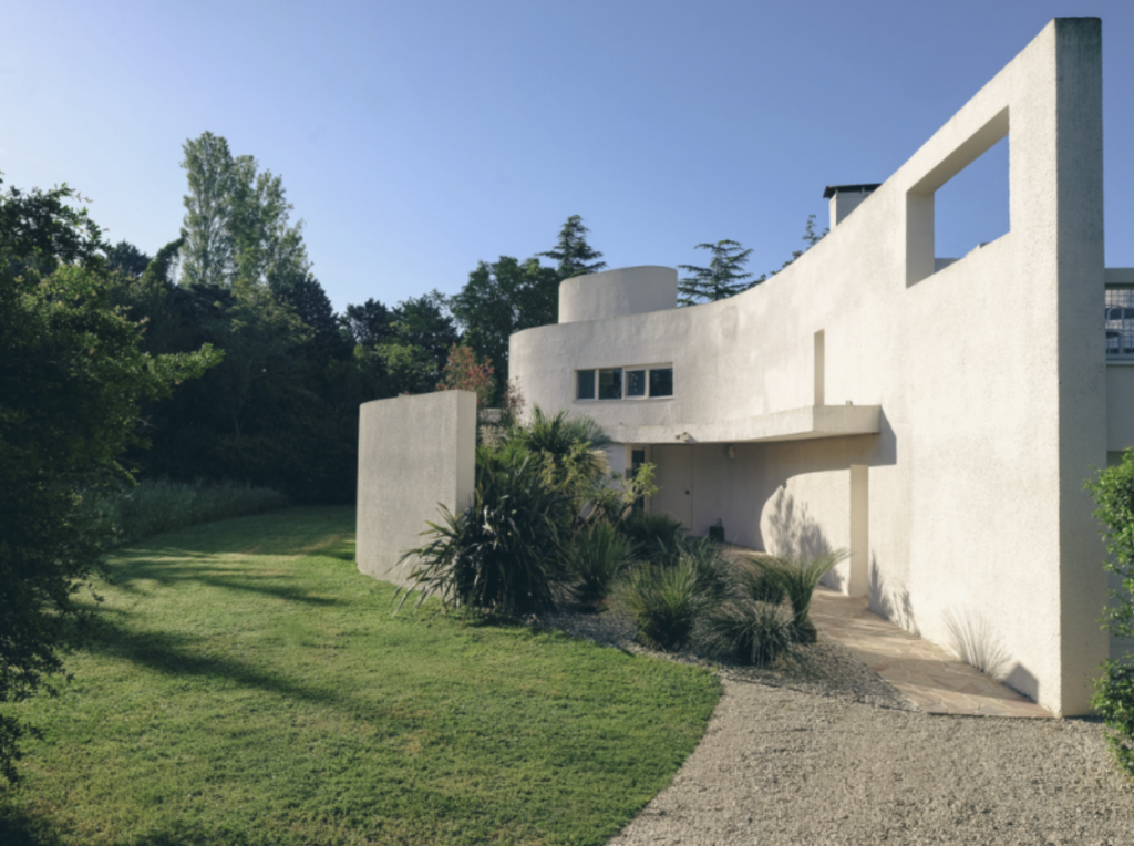 Nasce un format di hotel pop up che punta sulla cultura: si inizia in un’architettura di Arles in Francia (con le foto di Carla Sozzani)