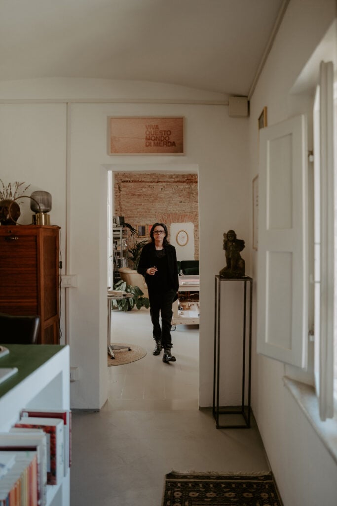 Serena Fineschi nel suo studio a Siena. Ph: Elena Foresto