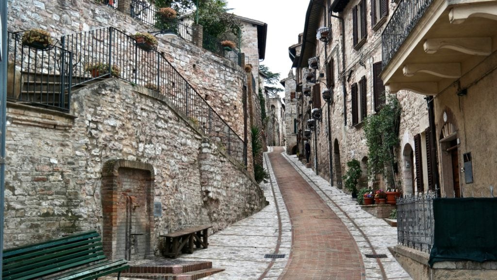 Spello. Photo Alessio Roversi su Unsplash