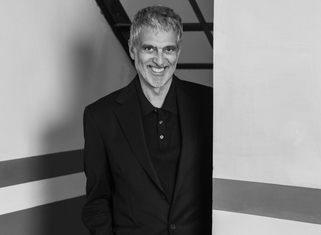 Intervista per scoprire Theo Eshetu, unico artista italiano alla Biennale di Venezia 2026 