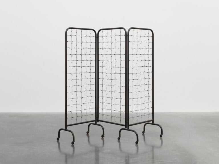 Mona Hatoum work title Divide 2025 Mona Hatoum, Divide, 2025 three panel steel screen and barbed wire 172 x 188 x 48 cm &copy; Mona Hatoum. Photo &copy; White Cube (Theo Christelis). &copy; Mon