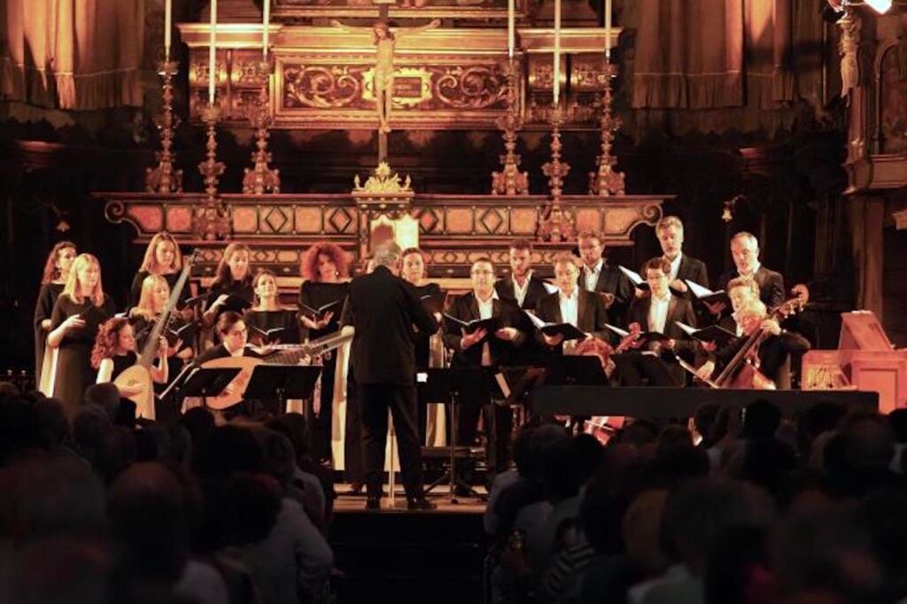 John Eliot Gardiner alla guida dei suoi Monteverdi-Choir e English Baroque Soloists. Monteverdi Festival Cremona 2023. Photo Salvo Liuzzi