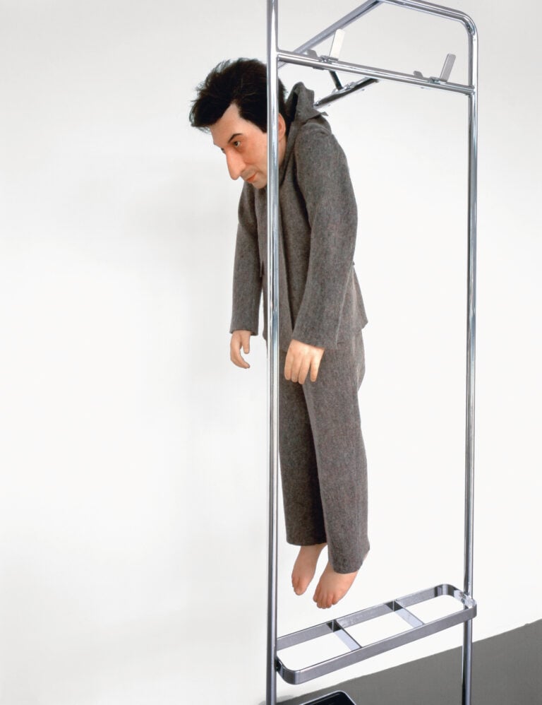 Maurizipo cattelan, La Rivoluzione siamo noi, 2000, ph Attilio Maranzano A