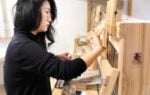 Una studentessa della NABA al lavoro