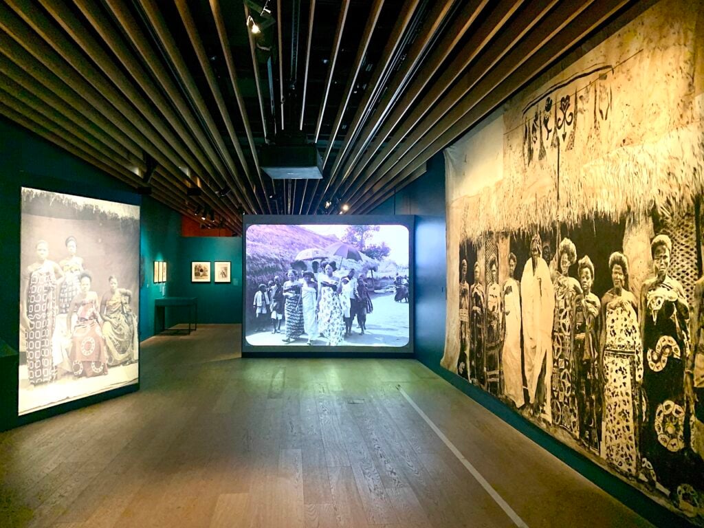 Una mostra a Parigi racconta il Benin con un focus sulle guerriere conosciute come Regine del Dahomey
