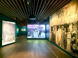 Una mostra a Parigi racconta il Benin con un focus sulle guerriere conosciute come Regine del Dahomey