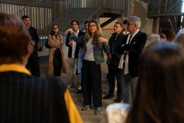 L&rsquo;architetta Daria de Seta cofondatrice dello studio Garc&eacute;s de Seta Bonet Arquitectes spiega il progetto della Catalunya Media City alla stampa, maggio 2026. Photo courtesy Barcelona Tourism