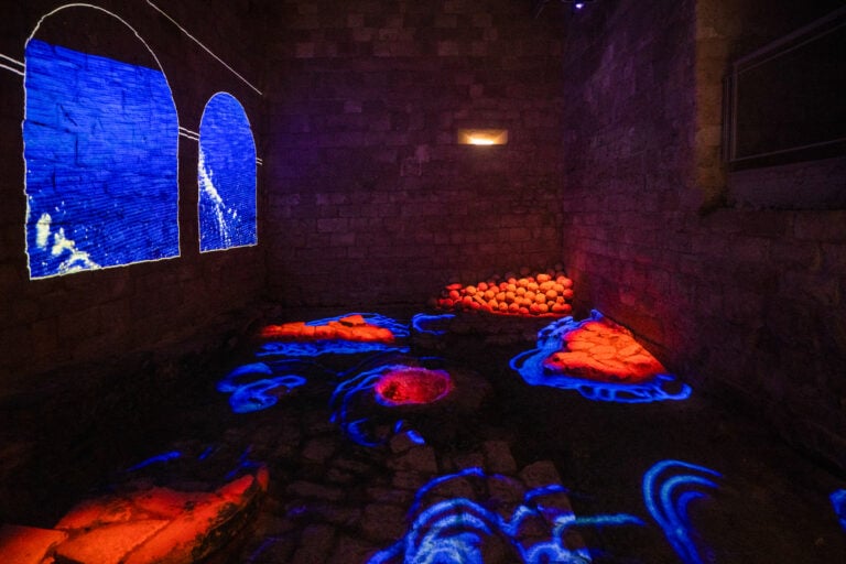 L'allestimento di Dotdotdot al Castello Svevo di Trani. Photo Edoardo Delille