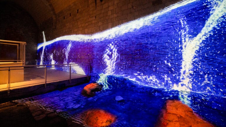 L'allestimento di Dotdotdot al Castello Svevo di Trani. Photo Edoardo Delille