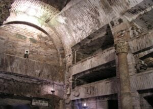 Guida ai cimiteri monumentali di Roma: un viaggio tra sepolture illustri, catacombe e leggende 
