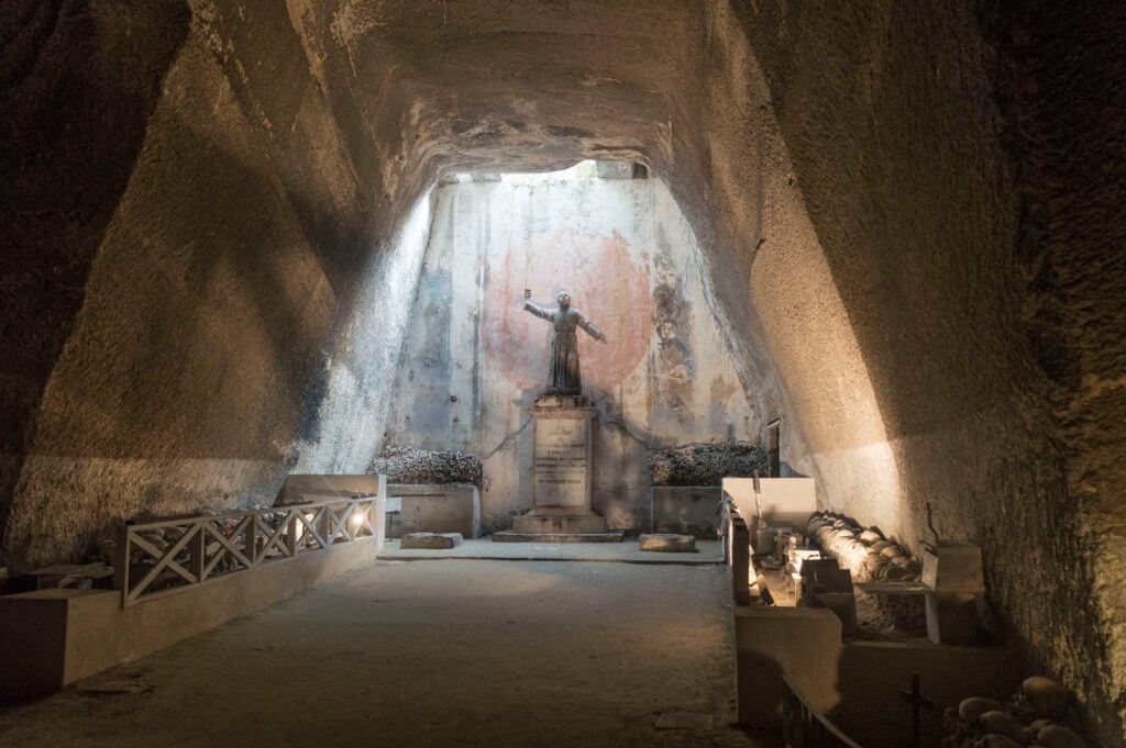 Cimitero delle Fontanelle, Napoli