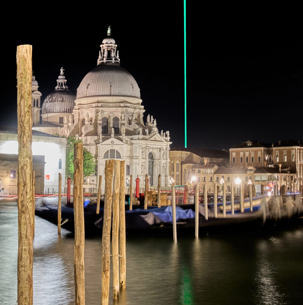 Quel fascio di luce verde sopra Venezia. Anatomia di un fenomeno collettivo 
