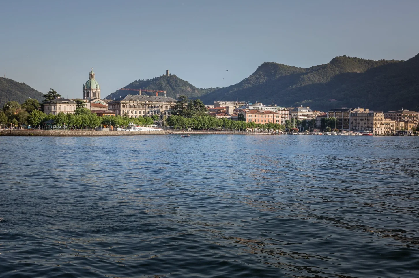 https://www.artribune.com/wp-content/uploads/2026/06/como-vista-dal-lago.webp