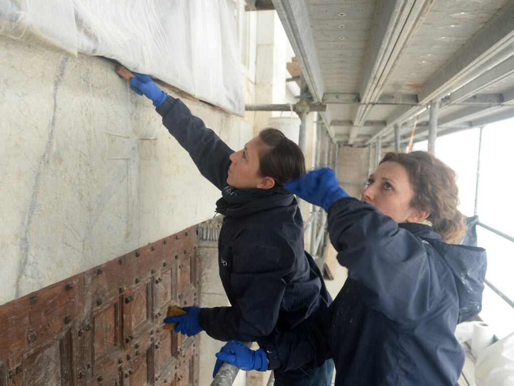 Il lavoro di restauro del Complesso di Pietrasanta. Photo Luca Forno