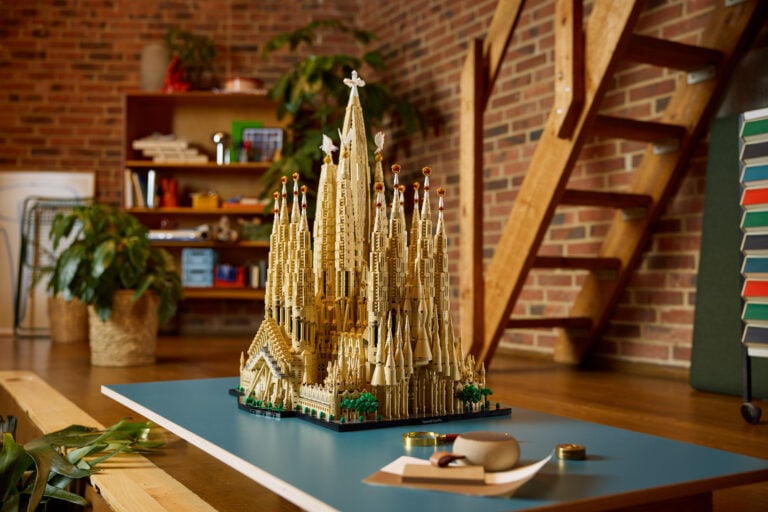 100 anni dalla morte di Antoni Gaudí e la Lego presenta il set della Sagrada Familia: il più grande di sempre