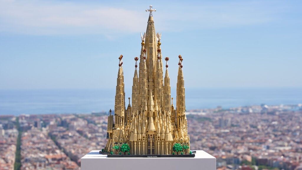 100 anni dalla morte di Antoni Gaud&iacute; e la Lego presenta il set della Sagrada Familia: il pi&ugrave; grande di sempre