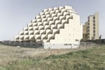 Il turismo balneare ha stravolto le piccole città di mare. Un’architetta (e fotografa) ci spiega come e perché