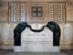 Dettaglio Cimitero della Certosa, Bologna, 2021. Courtesy Wikimedia. Photo Elena Tartaglione.