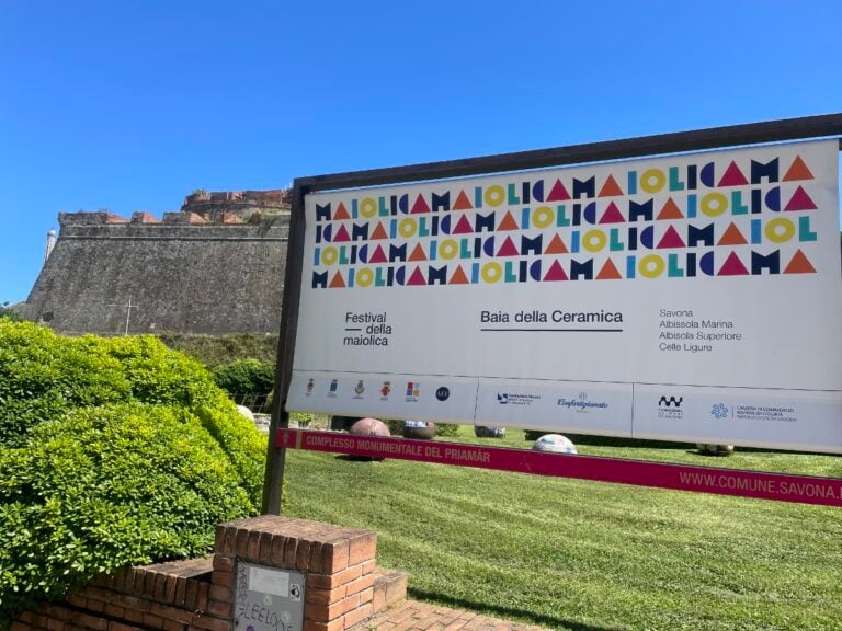 In Liguria si &egrave; svolta una mega festa diffusa per celebrare l&rsquo;artigianato della ceramica. Reportage dal Festival della Maiolica 2026