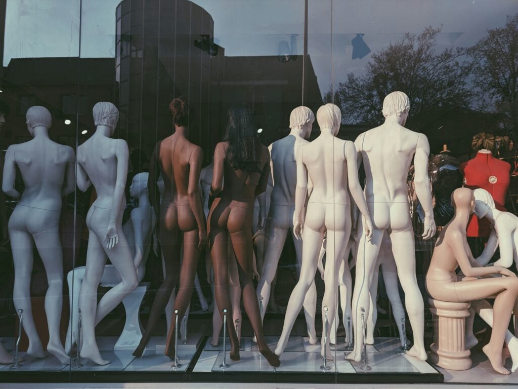 Maria Luisa Frisa, &ldquo;Il corpo alla moda&rdquo;, Foto di Serhii Tyaglovsky su Unsplash