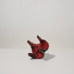 Francesca Polizzi - Elegia, 2026 - argille miste, lana, smalto, 21 x 22 x 22 cm - Courtesy RizzutoGallery
