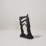 Francesca Polizzi, Elegia, 2026 - argille miste, lana, smalto, 34 x 26 x 14 cm - Courtesy RizzutoGallery