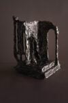 Francesca Polizzi, Elegia, 2026 - argille miste, lana, smalto, 39 x 27 x 27 cm - Courtesy RizzutoGallery