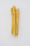 Francesca Polizzi, Frammento, 2026 - cera d'api e paraffina, 50 x 15 x 8 cm - Courtesy RizzutoGallery