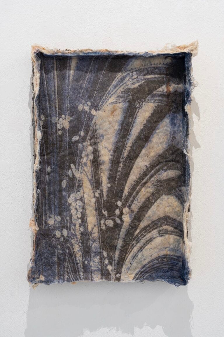 Francesca Polizzi, Liria 2, 2026 - pittura a encausto e olio su feltro di lana grezza, 62 x 42 x 10 cm - Courtesy RizzutoGallery