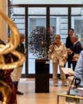 C&rsquo;&egrave; una mostra di scultura tra oro e bronzo nella boutique di BVLGARI a Firenze