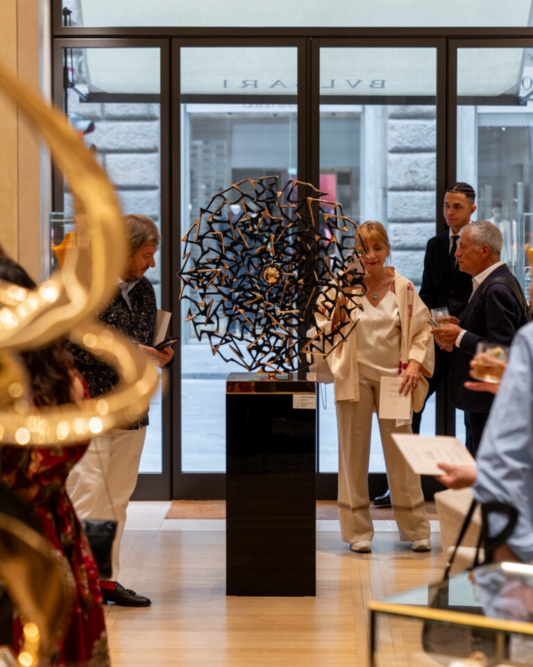 C&rsquo;&egrave; una mostra di scultura tra oro e bronzo nella boutique di BVLGARI a Firenze
