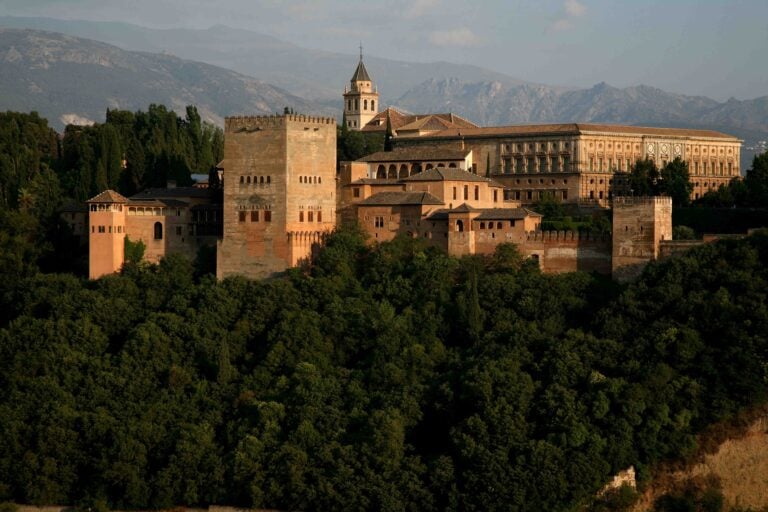 La tendenza delle donne che viaggiano da sole sta ridisegnando una parte del mondo del turismo