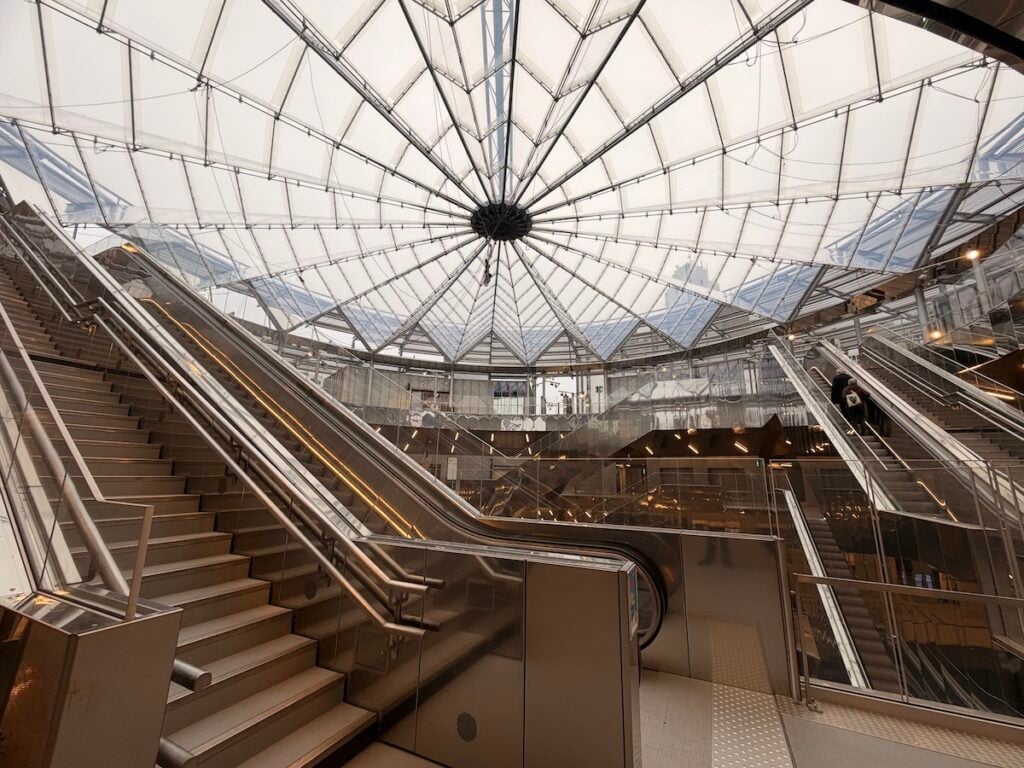 La metropolitana di Parigi si espande scommettendo sull’arte contemporanea