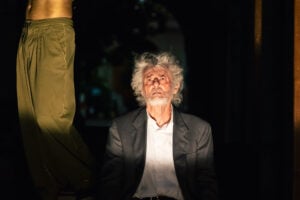 I Persiani di Eschilo tornano al Teatro della Tosse di Genova. Un racconto di guerra, silenzio ed eredità