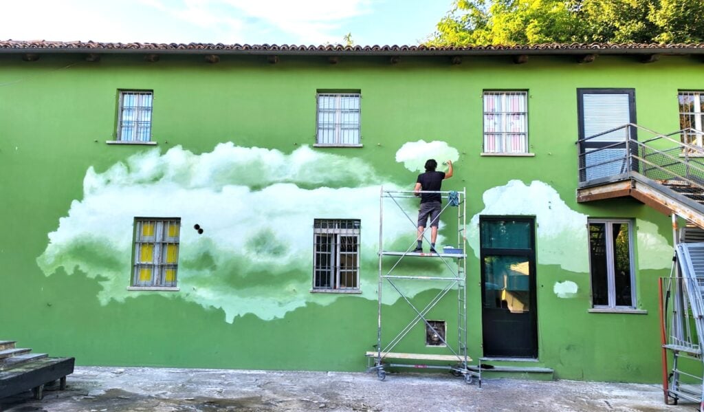 Ernesto Morales, Cambiante, murales in fase di realizzazione per la facciata della scuola Ruscone Valle a Castagnole delle Lanze