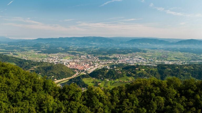 La tendenza delle donne che viaggiano da sole sta ridisegnando una parte del mondo del turismo