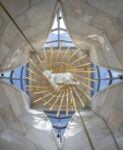 L'Agnus Dei della Sagrada Familia realizzato dall'artista italiano Andrea Mastrovito
