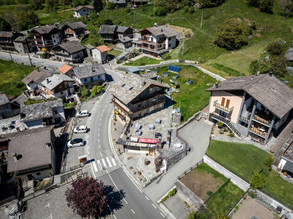 Le Miliieu - Emarese. Foto Roberto Roux