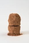 Alessandro Piangiamore, Loo, 2013, Terra, vento 20 x 13 x 13 cm e 10 x 13 x 13