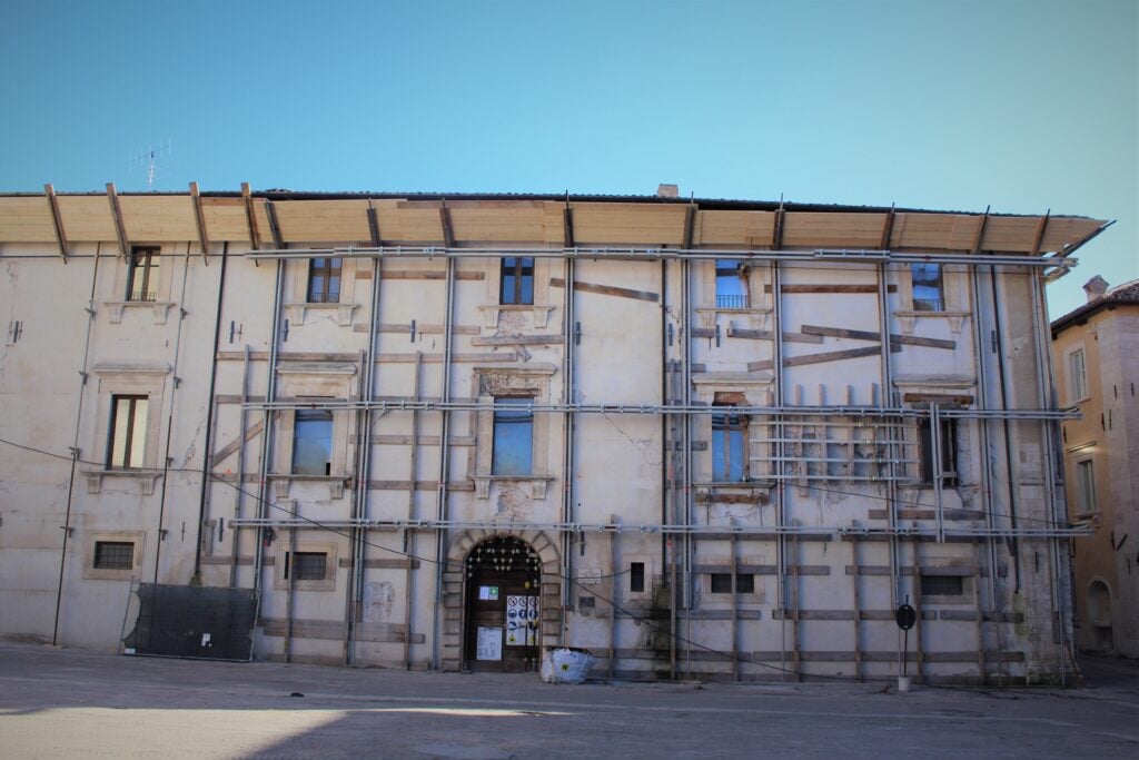 BPER Banca continua a puntare sull’arte e sulla cultura: aprono nuovi poli a Ferrara e L’Aquila