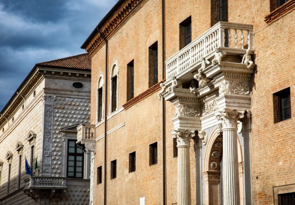 Dopo trent’anni di chiusura e tre di restauro, Palazzo Prosperi Sacrati a Ferrara riapre al pubblico (ma solo per un giorno)