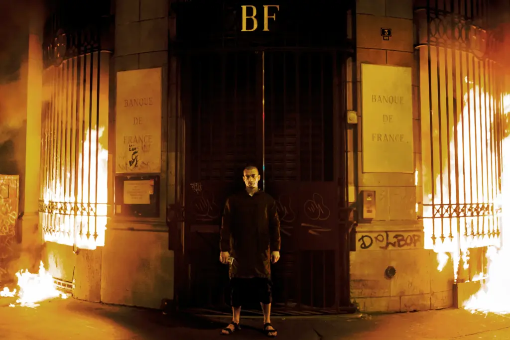 Pyotr Pavlensky, Lighthing. Courtesy l'artista. Photo Henry Capucine