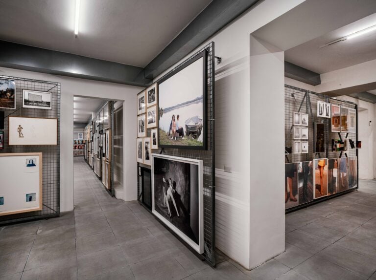 A Roma un ex garage ospita un'importante collezione d'arte. Le immagini