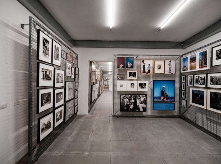A Roma un ex garage ospita un'importante collezione d'arte. Le immagini