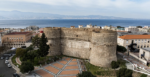 Nel Castello Aragonese di Reggio Calabria una mostra per raccontare l’incontro tra artisti e studenti. Le immagini 